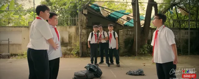 Cách em 1 milimet: Tú đánh nhau với Hoàng cận để bênh Bách, Biên bỏ nhà đi - Ảnh 2.