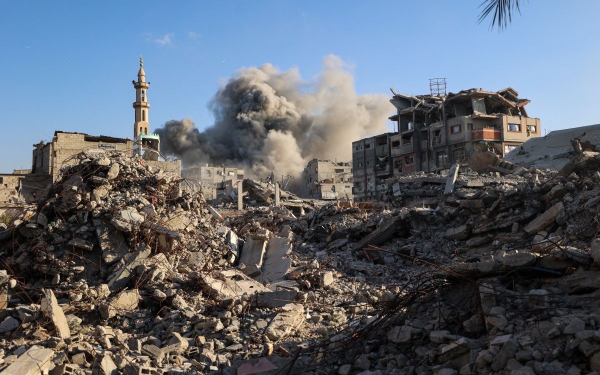 Israel tuyên bố ngừng bắn và nối lại viện trợ ở Gaza sau đợt tấn công - Ảnh 1.