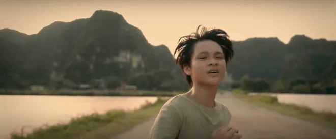 Cách em 1 milimet - Tập 8: Biên tạm biệt bạn bè đi vào miền Nam với bố - Ảnh 11.