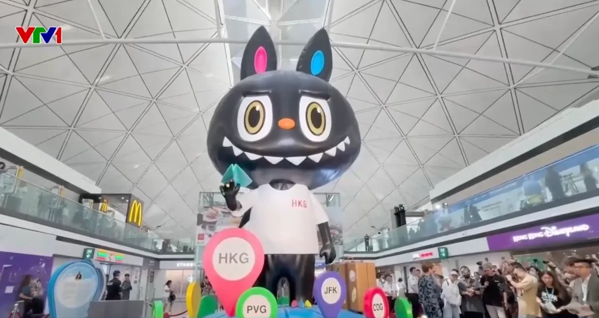 Labubu với hành trình vòng quanh thế giới - Ảnh 1.