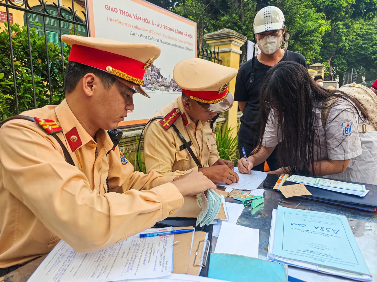 Hà Nội: Xử lý hơn 3.700 học sinh, phụ huynh vi phạm giao thông - Ảnh 2.